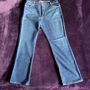 Levi’s Relaxed Boot Cut 550 Jeans size 16
